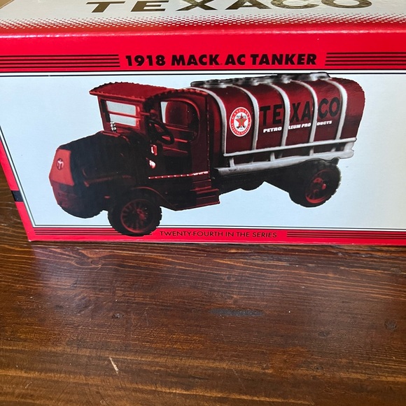 Vintage 1918 Mack AC Tanker Texaco - Picture 4 of 6